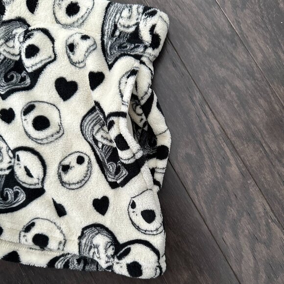 Disney Women's Nightmare Before Christmas Large Fleece Sleep Shorts NWOT - Picture 3 of 9